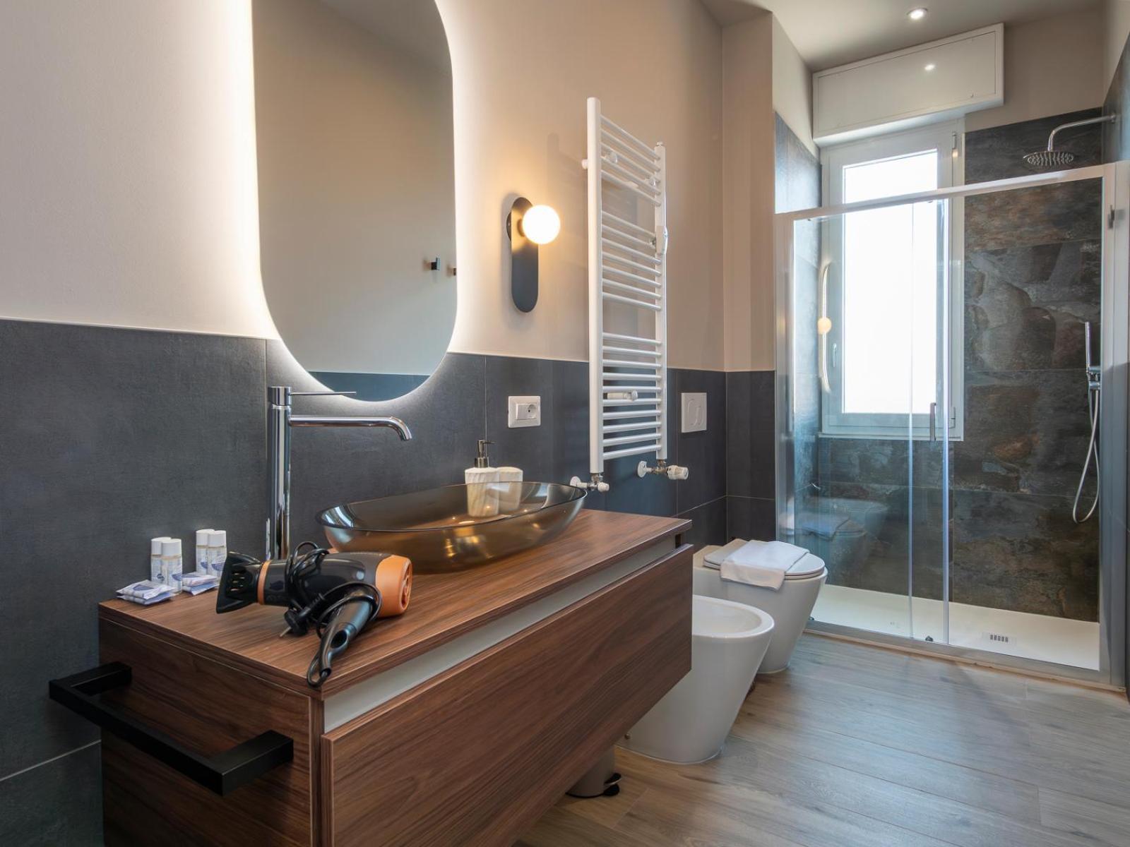 New Two-room A Stone's Throw From The M3 Metro